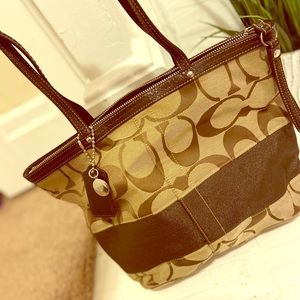 Medium size Coach purse